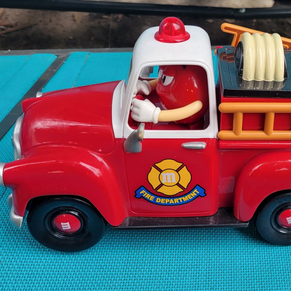 M&M classic firetruck